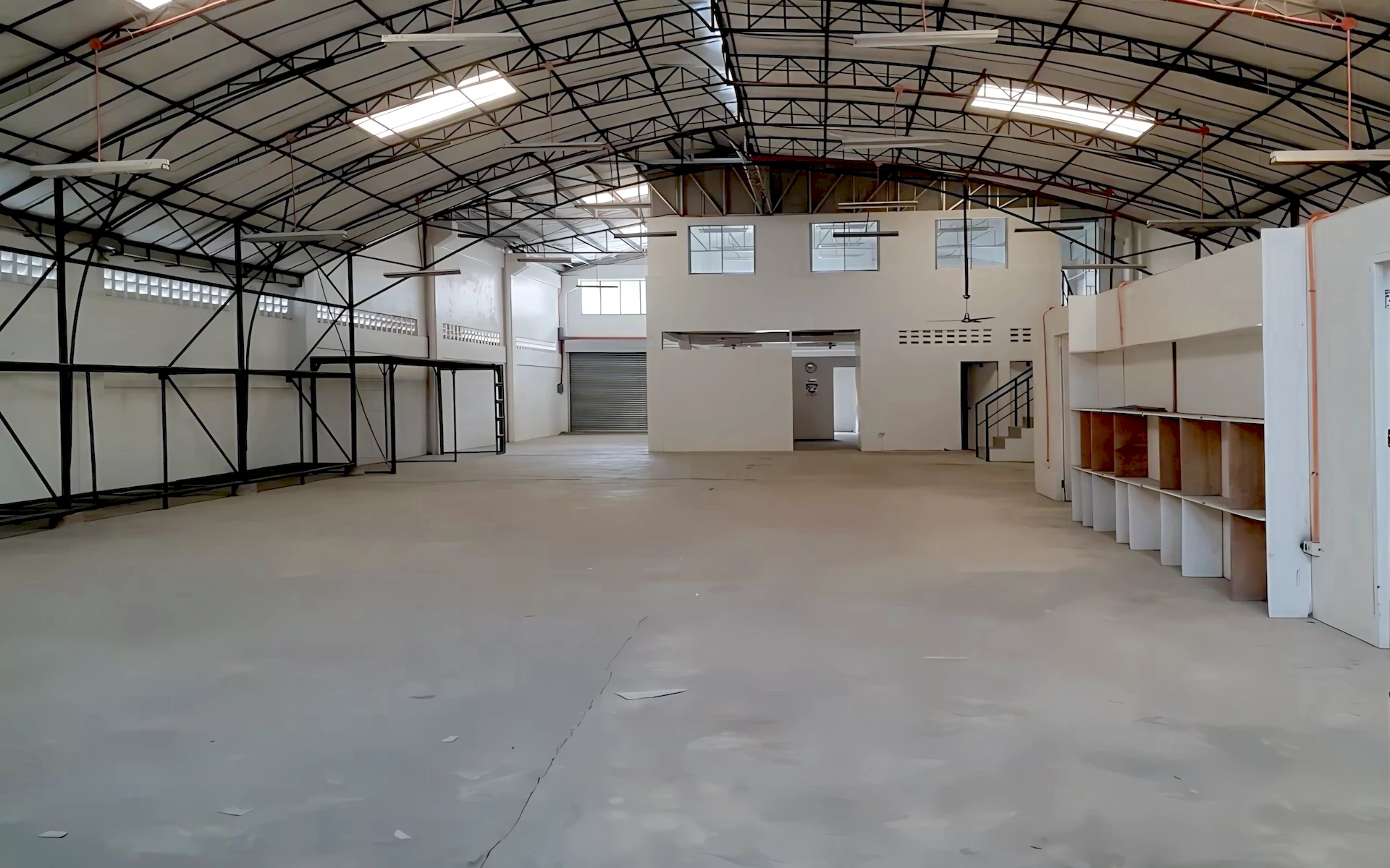 Warehouse for sale: Warehouse view entrance with metallic rolling door closed for sale